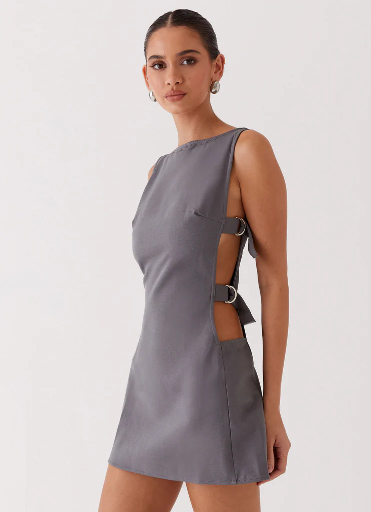 Cherish You Buckle Mini Dress - Grigio antracite