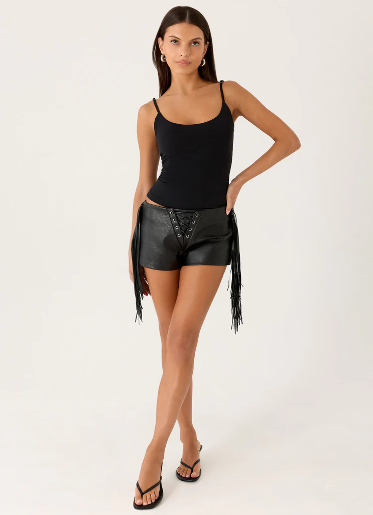 Shorts in Pelle Sintetica a Vita Bassa Isiah - Nero