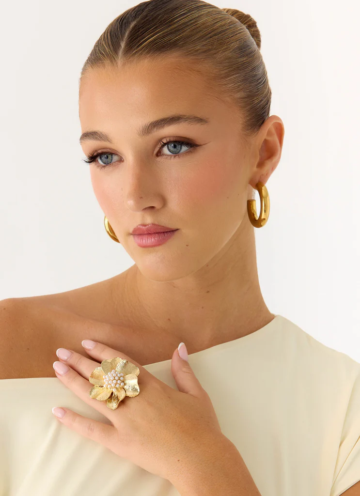 Anello Perla Camelia - Oro